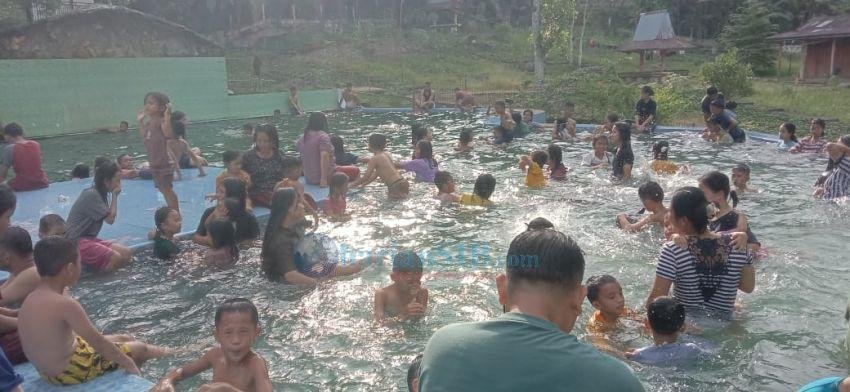 Kolam Air Panas Mbomboaukhu di Nias Ramai Dikunjungi Warga
