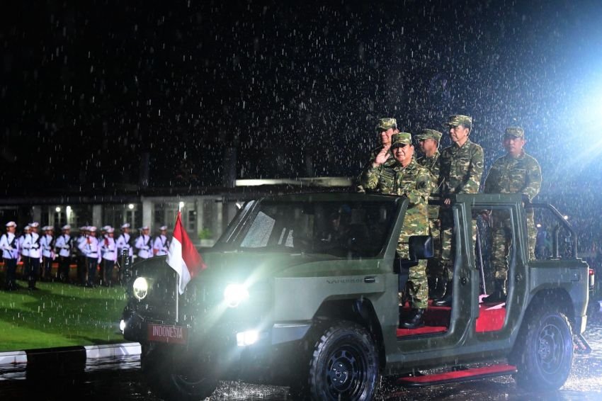 Presiden Prabowo Subianto Memimpin Parade Senja di Akademi Militer