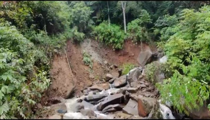 Longsor dan Banjir di Parapat Akibat Aliran Sungai Batugaga Tersumbat