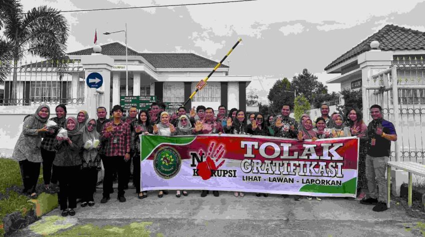 Public Campaign Berbagi Takjil Hingga Berbuka Puasa Bersama Warga PN Sei Rampah