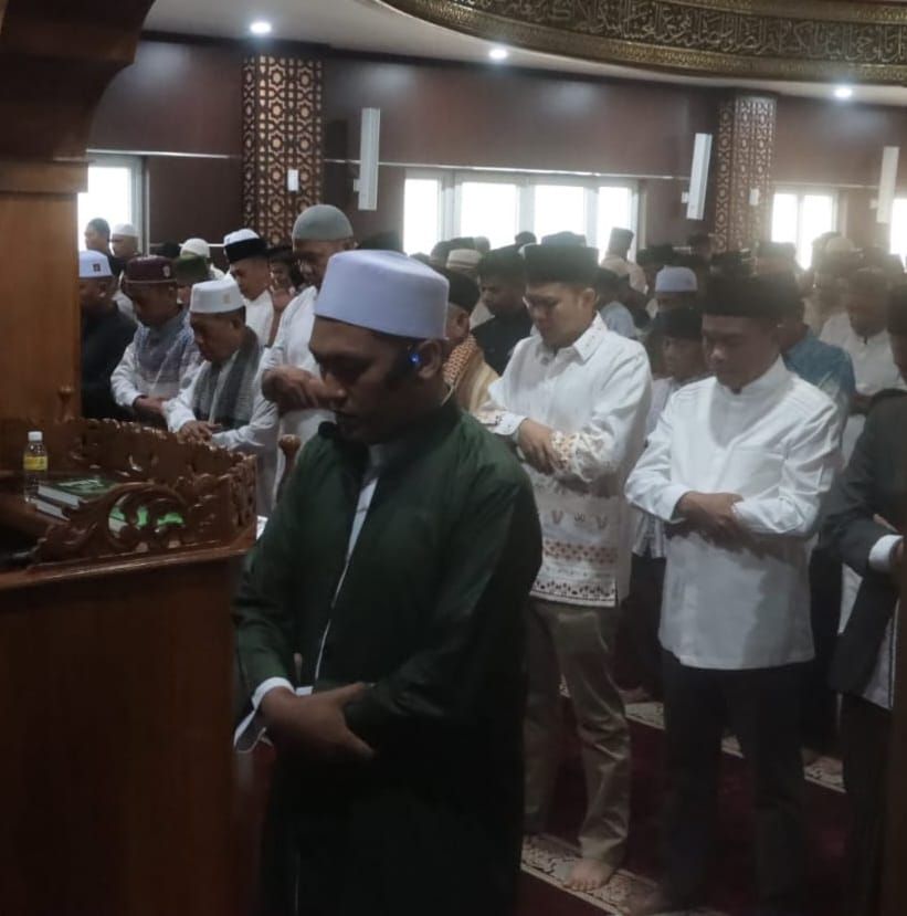 Bupati dan Wabup Salat Id Bersama Warga di Masjid Agung Sergai