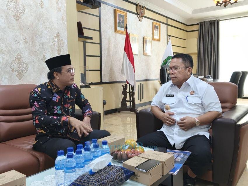 Penrad Siagian dan Wali Kota Pematangsiantar Bahas Kurangnya Guru Agama Kristen