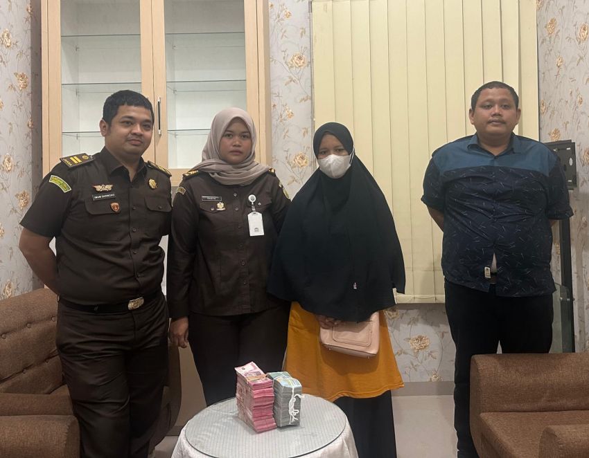 Kejari Sergai Terima Titipan Sebagian Uang Pengganti Kerugian Negara dari Terdakwa Penyelewengan Kredit Bank Plat Merah Rp.150 Juta