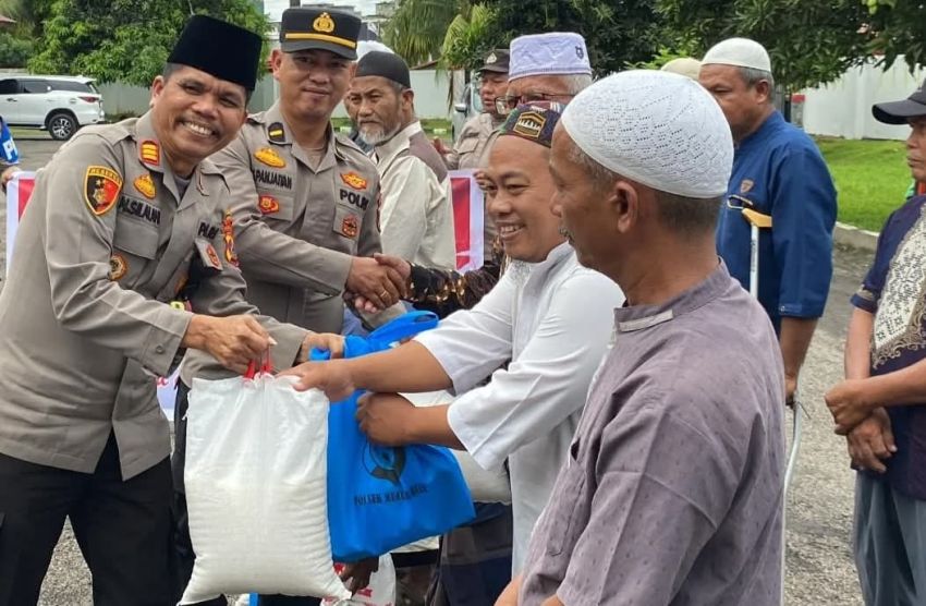 14 Ramadan 1446 H, Polsek Kualuh Hulu Berbagi Bahan Makanan kepada BKM, Penggali Kubur, Abang becak dan Petugas Parkir
