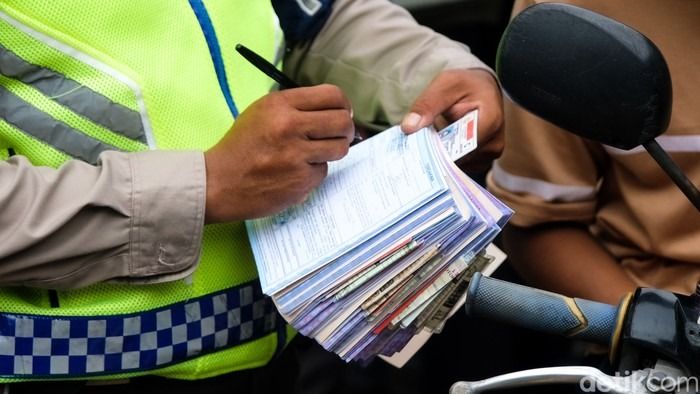 DPR Komisi III Pertanyakan Tilang Syariah, Bahas Aturan Resmi