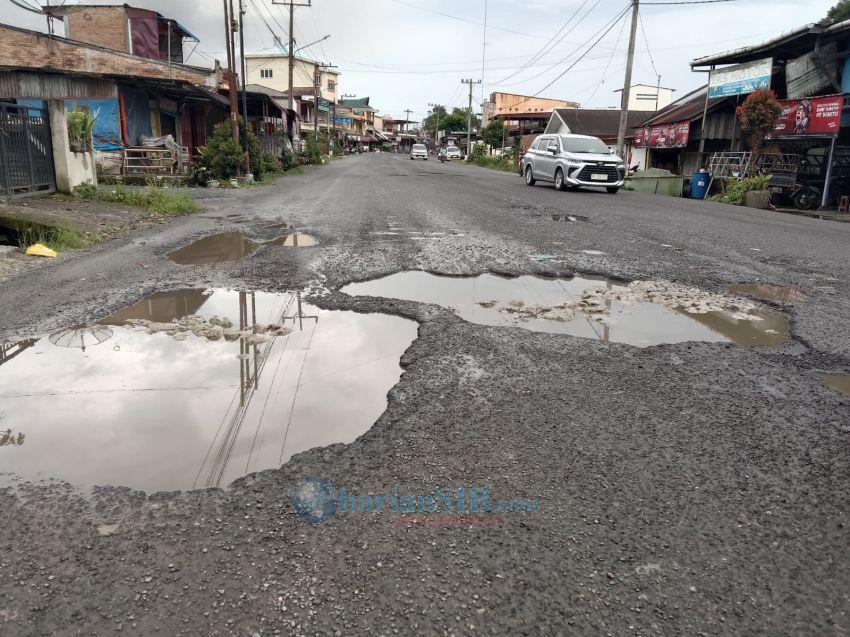 Warga Menaruh Harapan pada Bobby Nasution Perbaiki Jalan di Simalungun