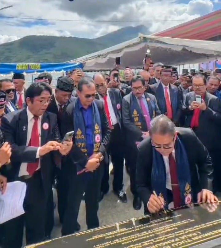 Tugu Sitanggang/Raja Pangururan se-Indonesia Diresmikan di Samosir