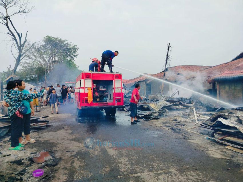 Ratusan Kios Pasar Monza di Tanjungbalai Hangus Terbakar
