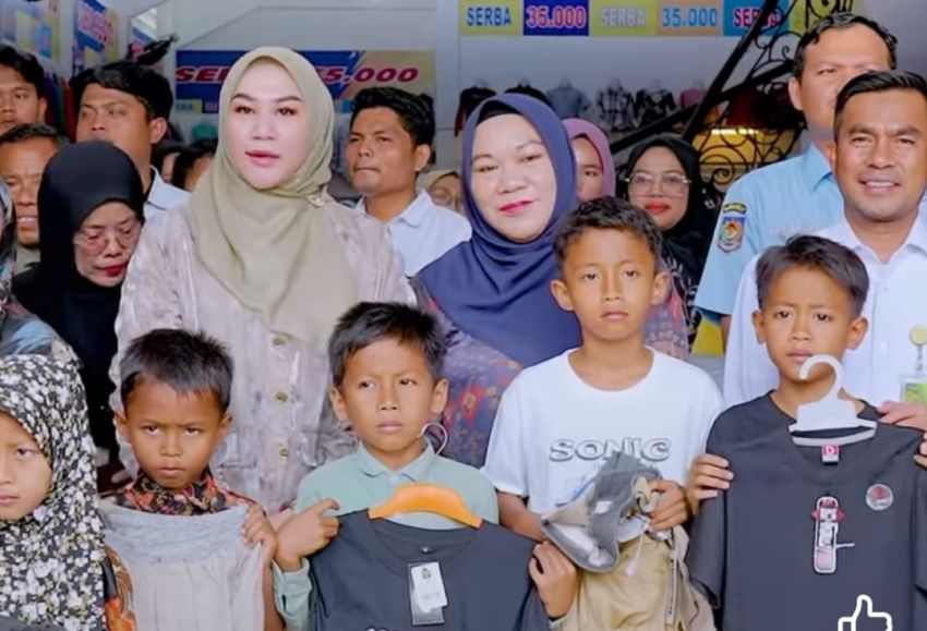 1.100 Anak Yatim di Labura Dapat Baju Lebaran