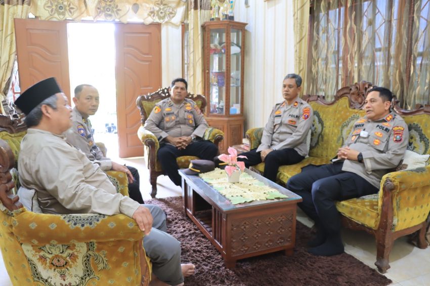 Kapolres Pematangsiantar Silaturahmi ke Kediaman Ketua PD Muhammadiyah