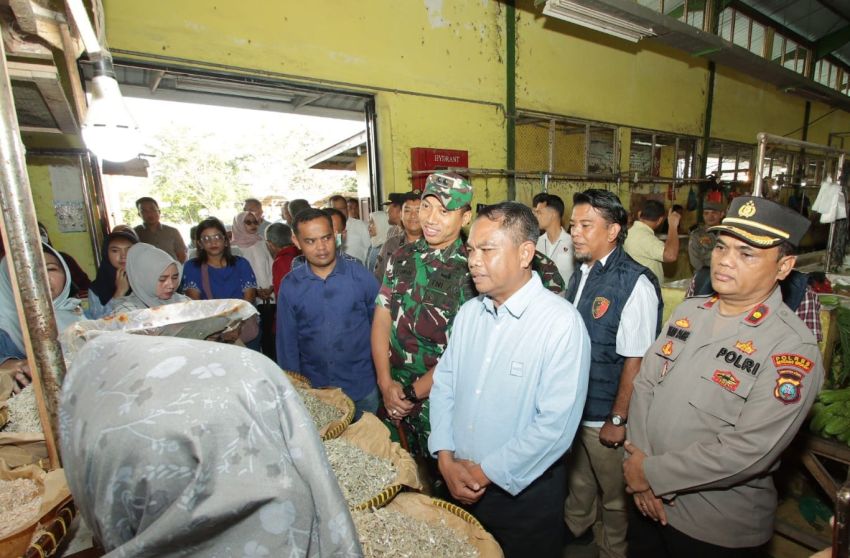 Bupati Sergai Sidak Pasar Pastikan Ketersediaan Bahan Pokok Aman Jelang Idul Fitri