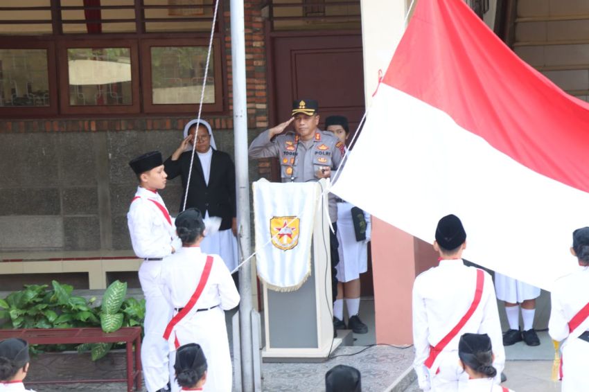 Kapolres Pematangsiantar Ajak Siswa SMP Bintang Timur Jauhi Pengaruh Negatif