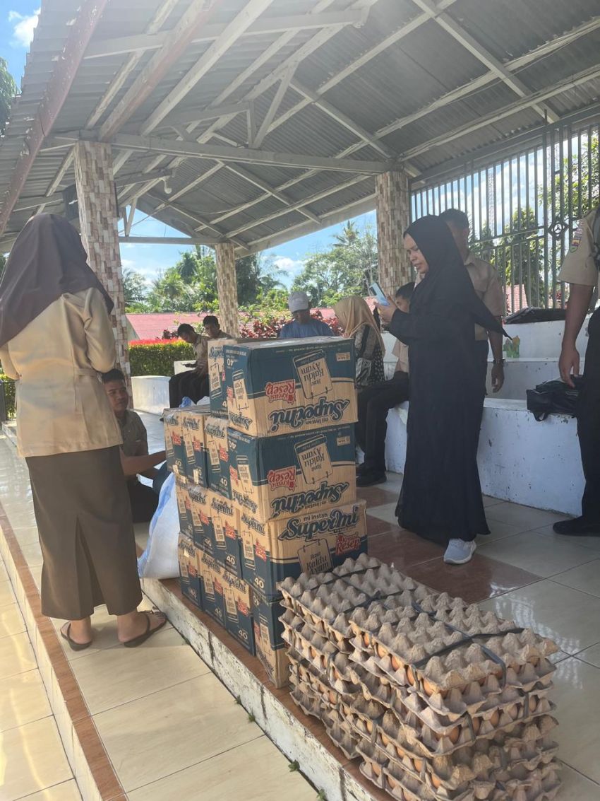 36 Siswa SMKN 1 Padangsidimpuan Terdampak Banjir Terima Bantuan