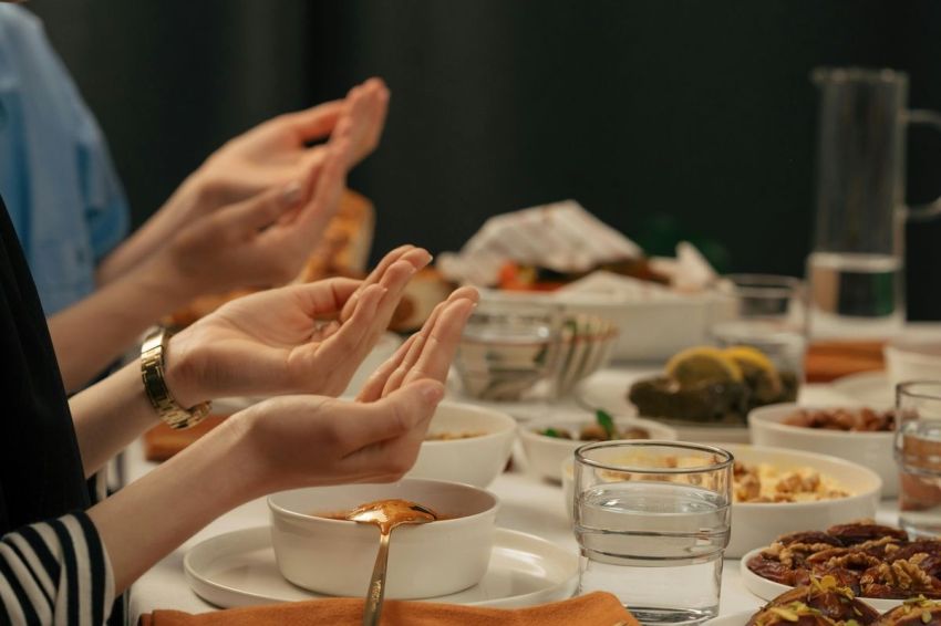 Agar Tak Cepat Haus, Jauhi 4 Jenis Makanan dan Minuman Ini Saat Puasa