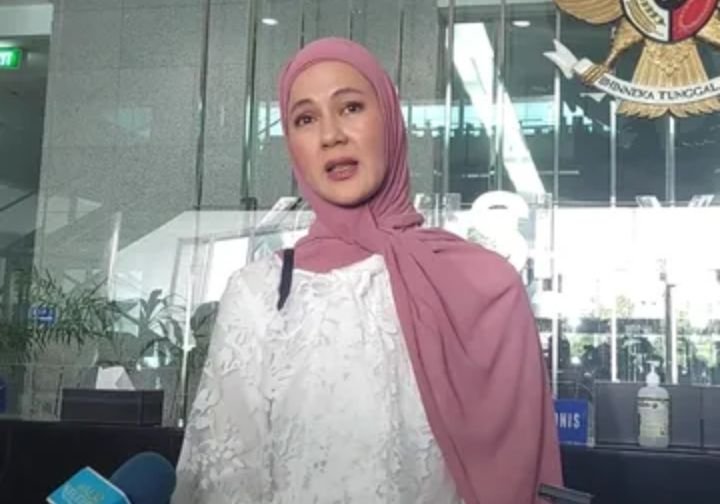 Paula Verhoeven Menangis, Laporkan Tiga Hakim ke KY Terkait Putusan Perceraian