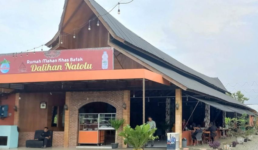 Rumah Makan Khas Batak &ldquo;Dalihan Natolu&rdquo; Hadir di Jalinsum Lubukpakam
