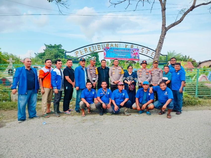 Sambut Paskah 2025, GAMKI Rangkul Polres Tanjungbalai Bersihkan Pemakaman Kristen