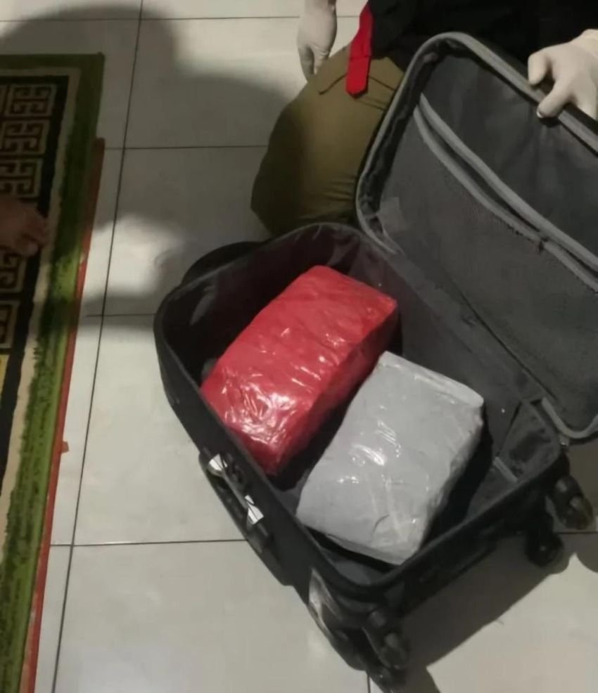 Ada Rp 5,5 M di Kolong Kasur, Hakim Tersangka Kasus Suap