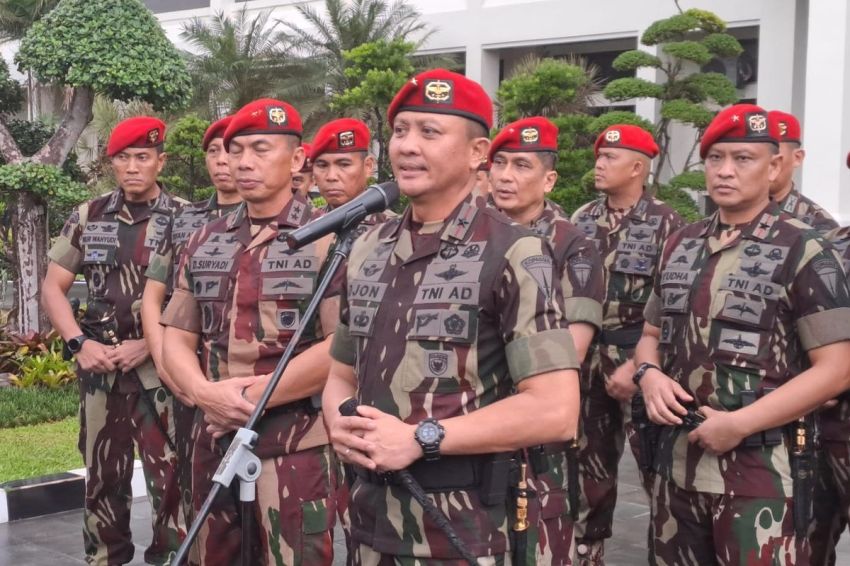 Anggotanya Foto Bareng Hercules, Danjen Kopassus Minta Maaf