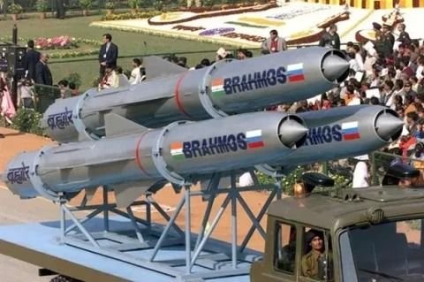Luncurkan Rudal Brahmos, India Siap Perang Lawan Pakistan
