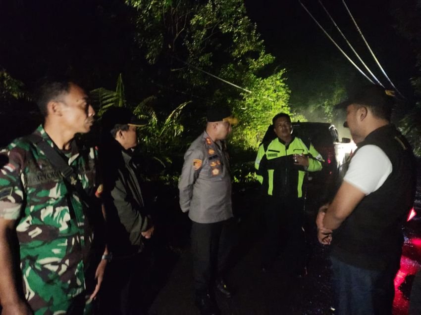 Kapolres Pakpak Bharat Pimpin Evakuasi Mobil Terjun ke Jurang 70 Meter