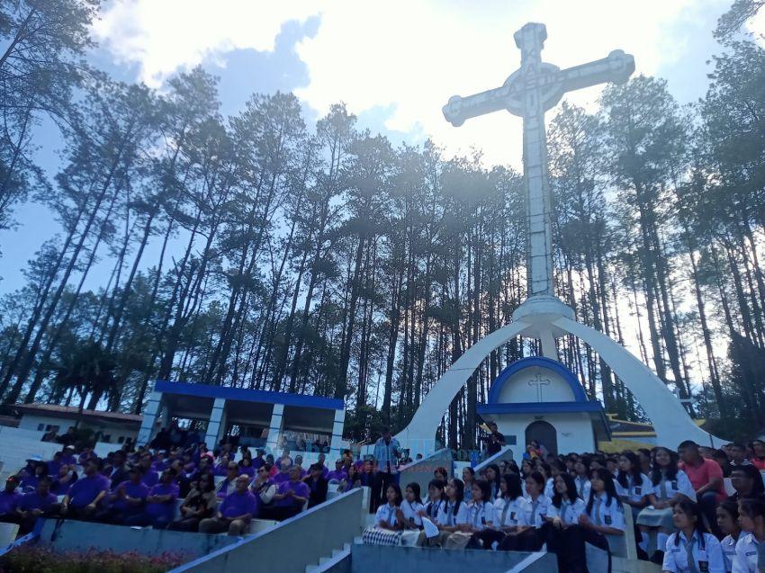 Panitia Paskah Nasional Ibadah di Salib Kasih Siatas Barita