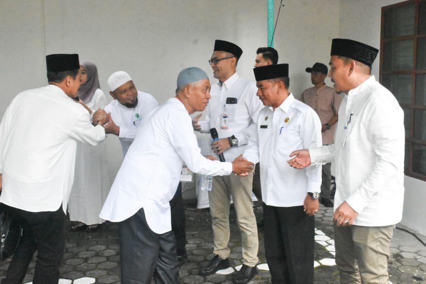 Pelepasan Manasik Haji Akbar, Plt Sekda Berpesan Tetap Jaga Kesabaran