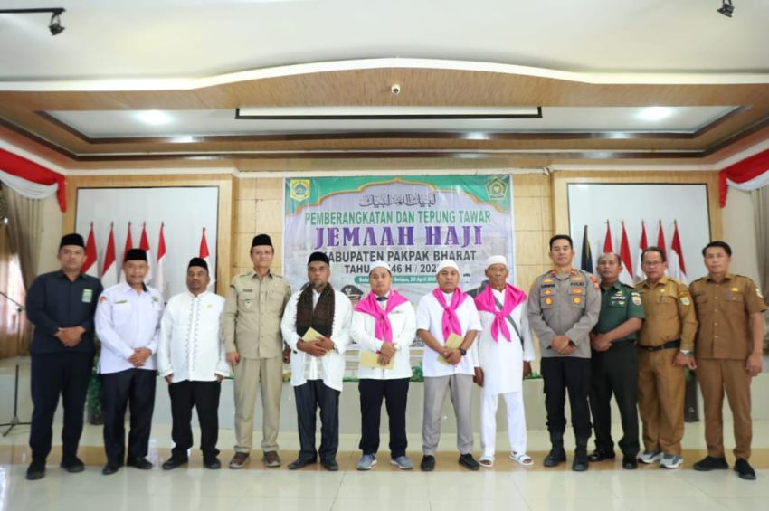 Wabup Pakpak Bharat Lepas Keberangkatan Jemaah Calon Haji