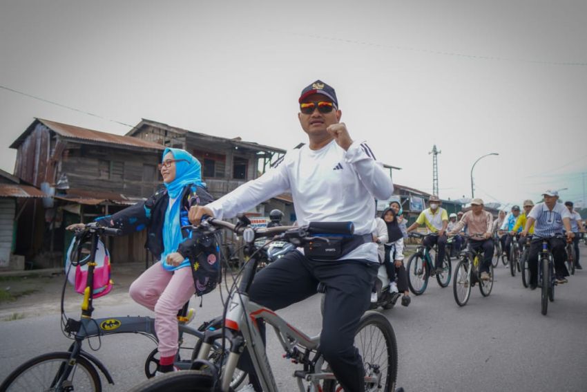 Wali Kota Tanjungbalai Olahraga Sepeda Santai Sekaligus Pantau Gotong Royong di Kecamatan TBU Dan TBS