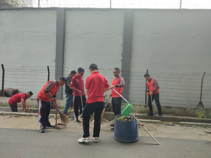 Hari Bakti Pemasyarakatan ke-61, Lapas Tebingtinggi Bersihkan Lingkungan
