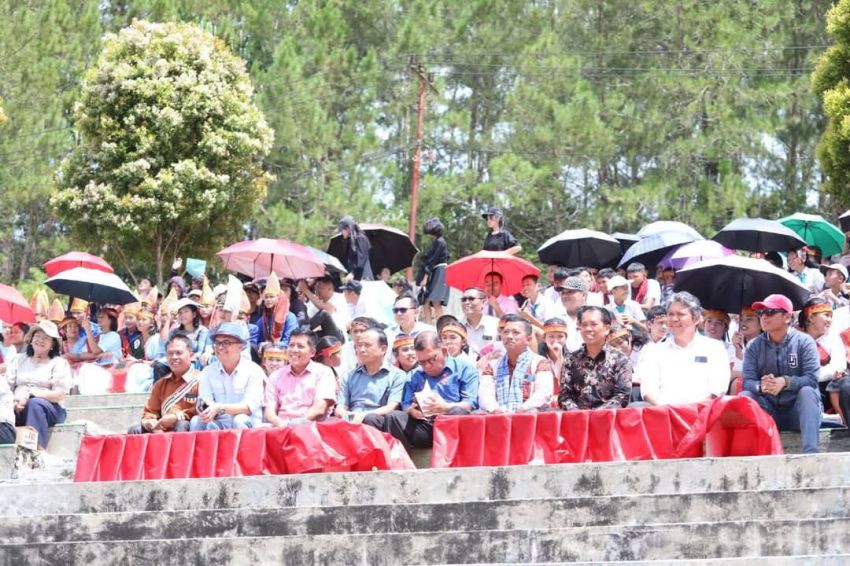 Wabup Taput Buka Konser Paduan Suara Paskah Raya di Salib Kasih
