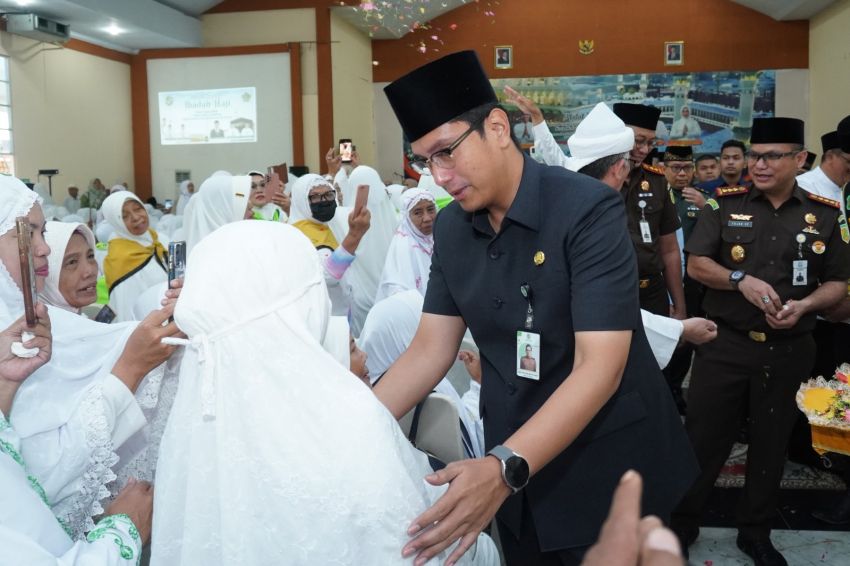 Tepung Tawari 2.635 Calhaj, Rico Waas Titipkan Pesan Jaga Kesehatan dan Doakan Kota Medan