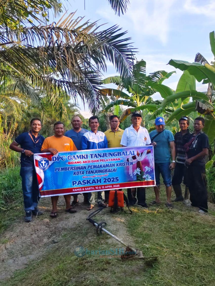 GAMKI Kembali Gotong Royong Bersihkan Pemakaman Kristen di Tanjungbalai