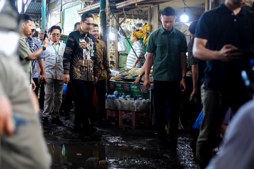 Tinjau Pasar Simalingkar Terkait Keluhan Masyarakat, Rico Waas Berjanji akan Normalisasi Drainase