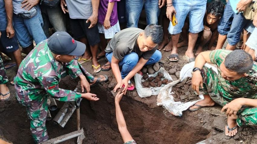 Heboh! Pengungsi Gunung Lewotobi Temukan Belasan Granat Aktif