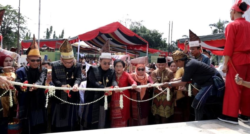 Diresmikan Wali Kota, Monumen Raja Sang Naualuh Damanik Berdiri Megah di Kota Pematangsiantar