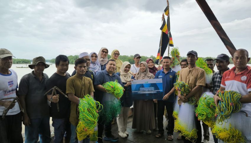Pelindo Regional 1 Salurkan Bantuan Alat Tangkap kepada Nelayan di Belawan