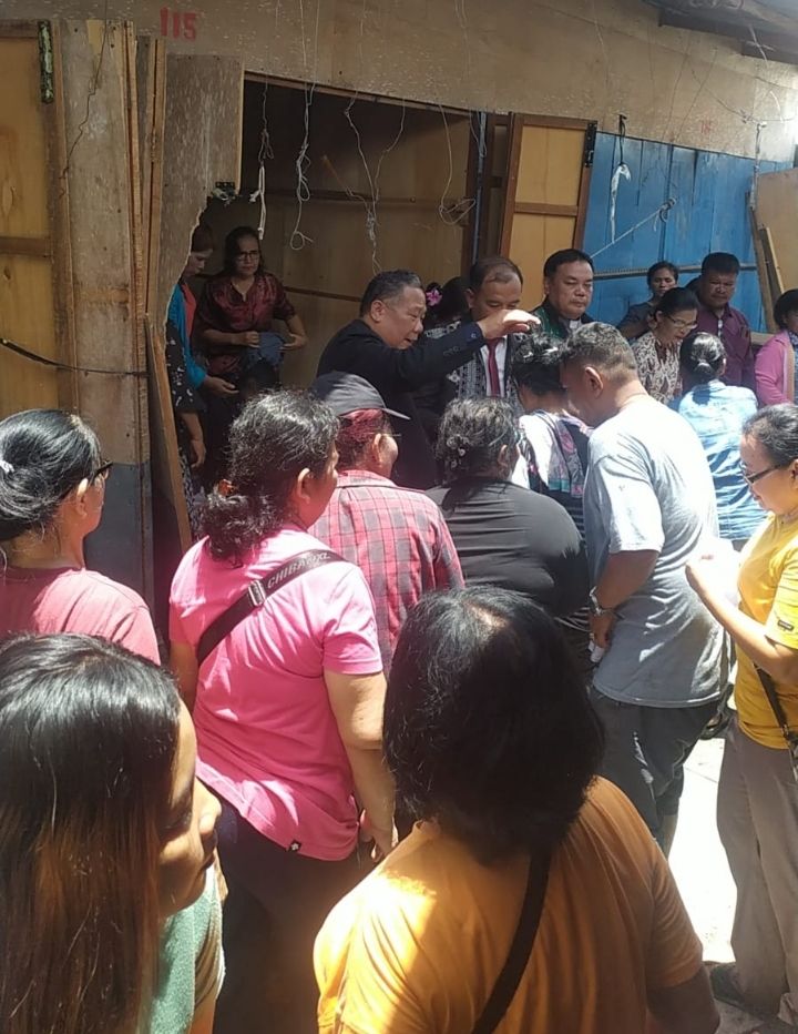 Pendeta HKBP Beri Penguatan kepada Korban Kebakaran Kios TPO Tanjungbalai