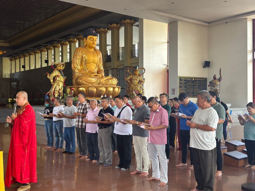 Dipimpin Suhu Che Sien, Warga Tionghoa dan Pengurus Angsapura Gelar Sembahyang Penutup Ceng Beng