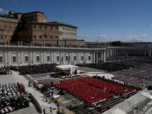 Pertama Saat Pemakaman Paus, Doa Universal Dibaca dalam Bahasa Mandarin
