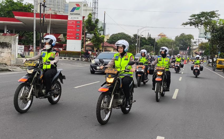 Polwan Polrestabes Medan Gelar Patroli Srikandi Mengendarai Sepeda Motor