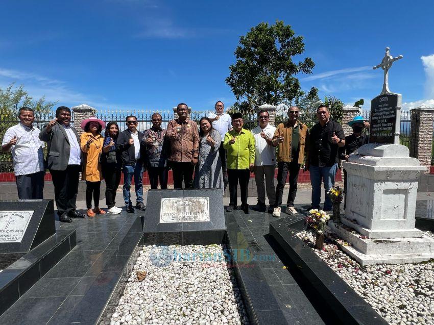 Bupati Toba dan Pimpinan Gereja Aras Nasional Ziarah di Makam Dr IL Nommensen