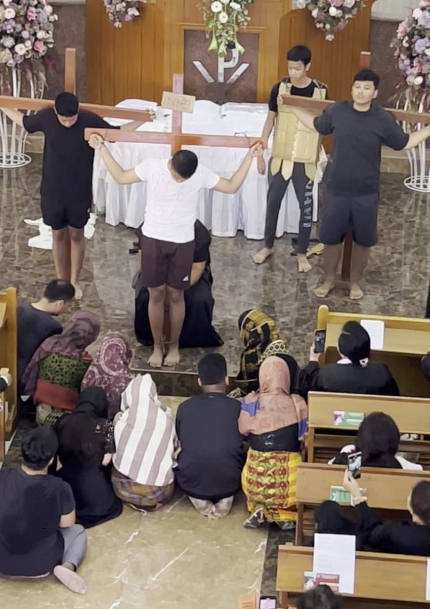 Drama Jalan Salib Warnai Ibadah Jumat Agung di GBKP Setia Budi