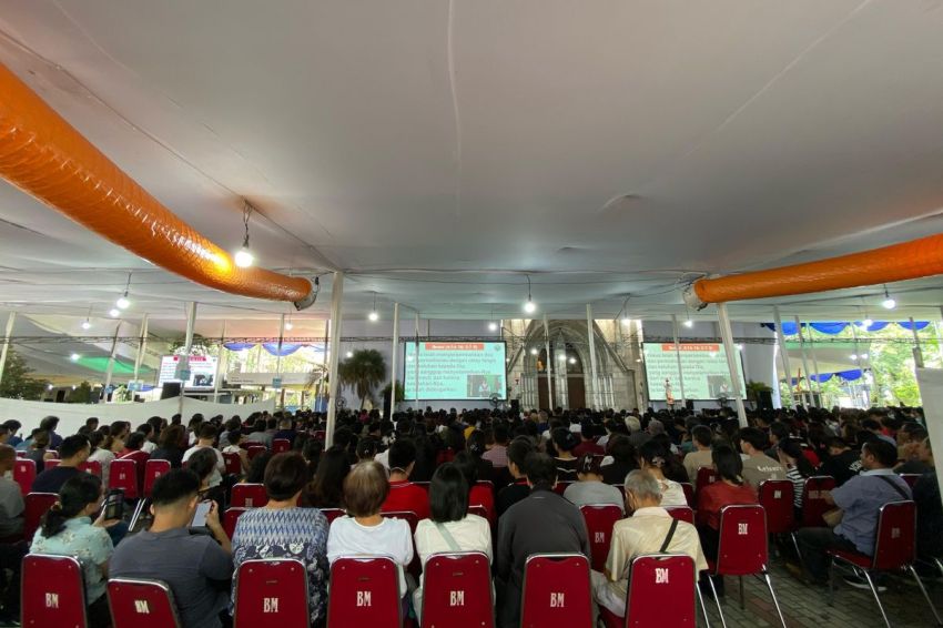 Jumat Agung, Jalan Salib di Katedral Menggugah Hati Jemaat