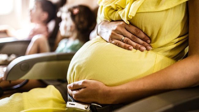 Luar Biasa! Legislator Bantu Persalinan di Pesawat, Ibu dan Bayi Selamat
