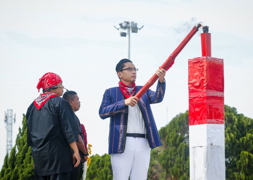 Kenakan Baju Khas Maluku, Rico Waas Pimpin Ziarah Hari Pahlawan Nasional Kapitan Pattimura