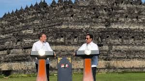Presiden Prancis Macron Kagum Lihat Candi Borobudur