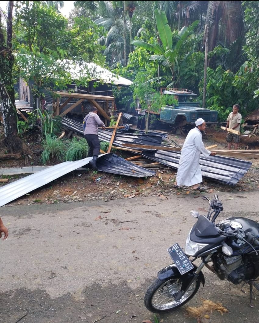 Puting Beliung Hantam Bahorok, Enam Rumah Warga Rusak Parah
