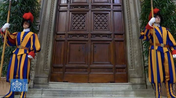 Pintu Kapel Sistina Dikunci, Konklaf Pemilihan Paus Baru Dimulai