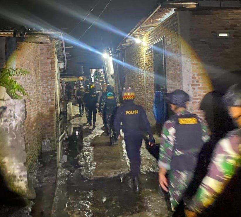 TNI-Polri Bubarkan Tawuran 2 Kelompok Warga di Belawan